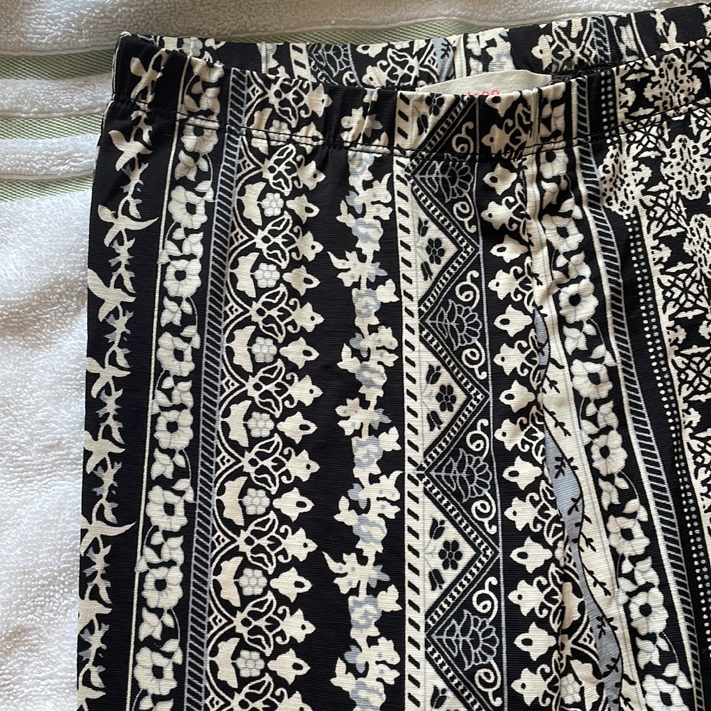 Patterned pants - Picture 2 of 3